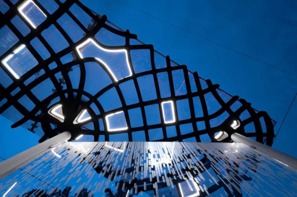 整机厚度仅有23mm……