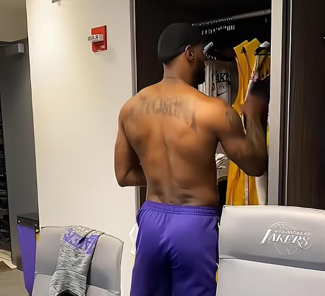 勒布朗三双助湖人逆转热火 创多项历史纪录