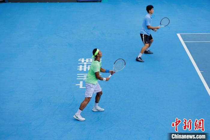 戈麦斯双线告捷莫业聪退赛引热议，广州黄埔国