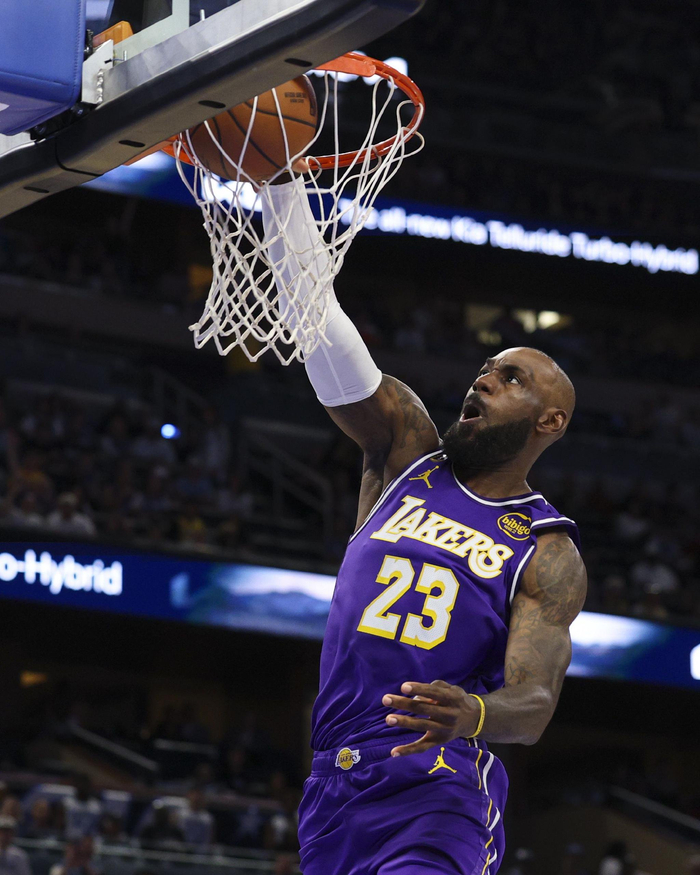 东契奇关键三分未中 湖人终结九连胜迎转折点