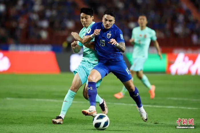 进球因越位被吹无效，国足亚洲杯首战0-0艰难战