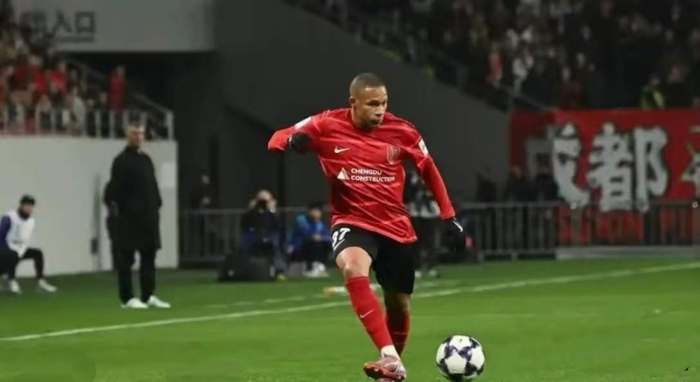 韦林顿被换下引争议 成都蓉城险遭逆转